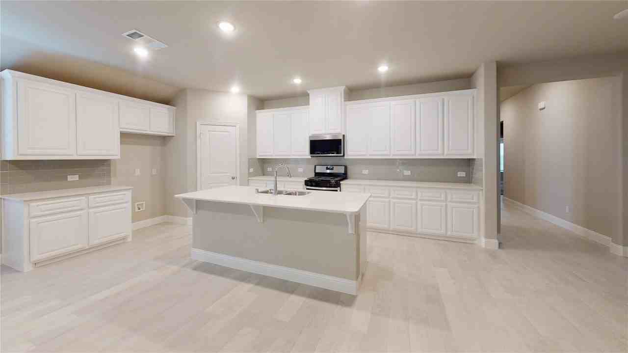 1420 Elizabeth St - Photo 5 of 18