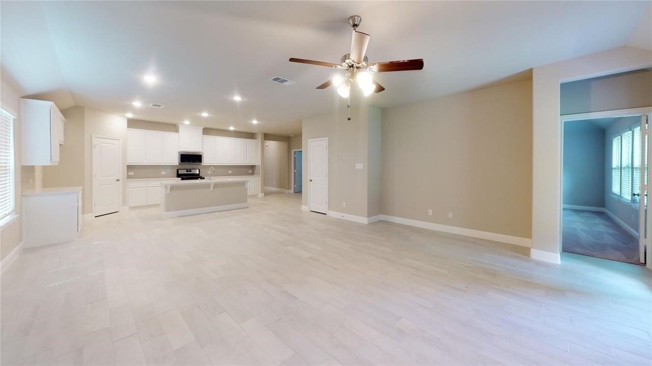 1420 Elizabeth St - Photo 6 of 18