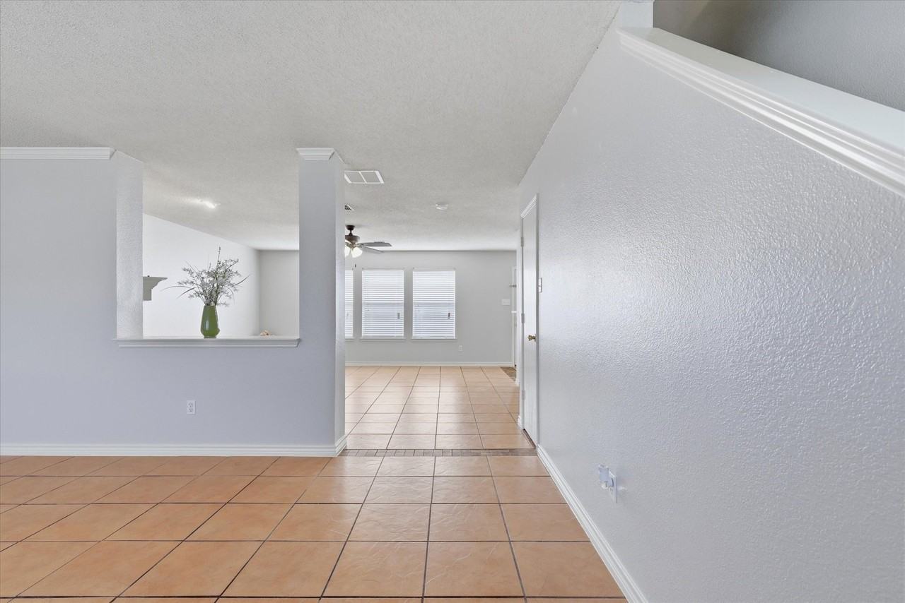 527 Tumbleweed Dr - Photo 5 of 37