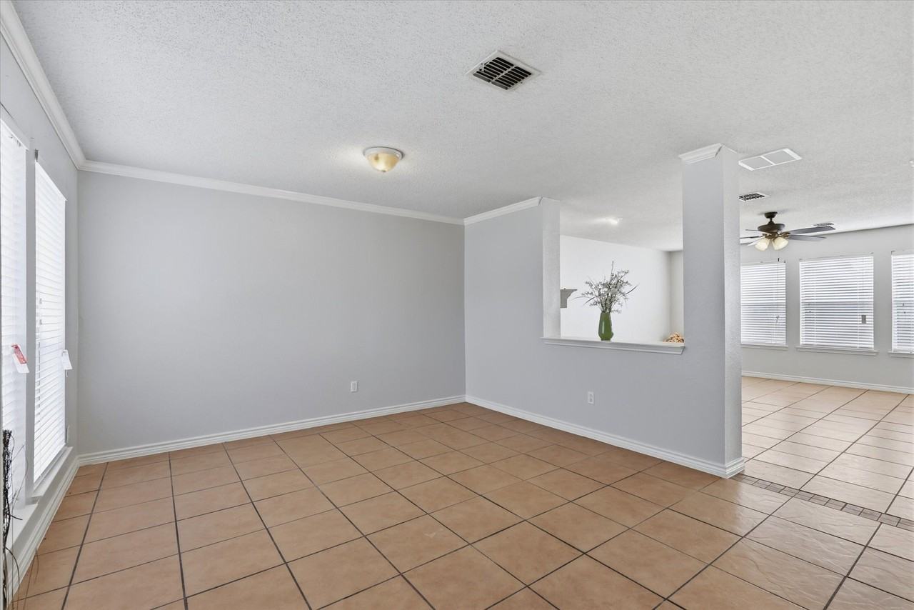 527 Tumbleweed Dr - Photo 6 of 37
