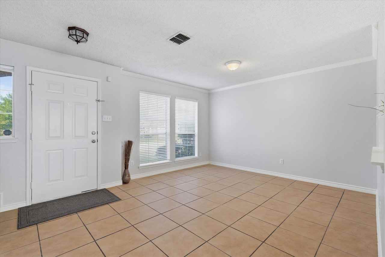 527 Tumbleweed Dr - Photo 7 of 37