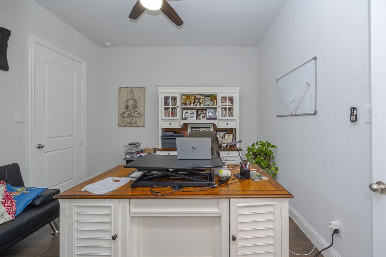 10081 Oxbow Ave - Photo 7 of 25