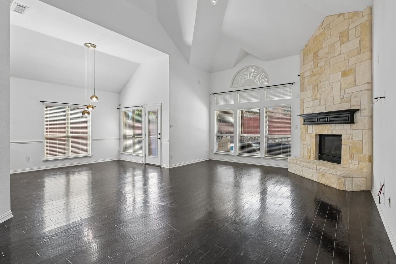 720 Yarrow St - Photo 3 of 34