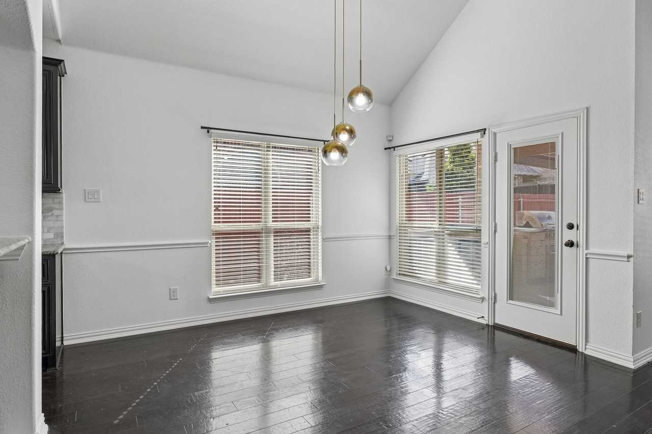 720 Yarrow St - Photo 4 of 34