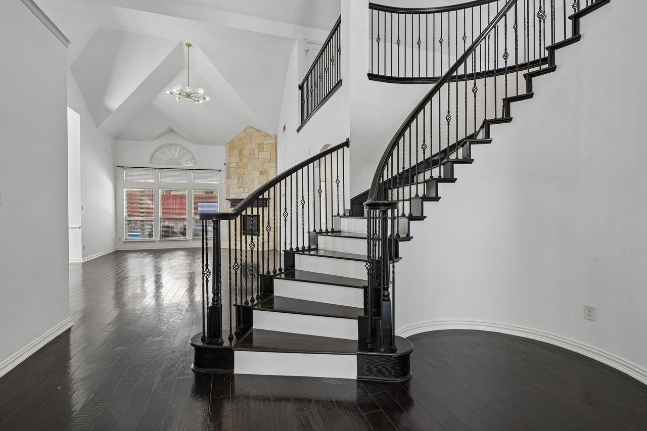 720 Yarrow St - Photo 6 of 34