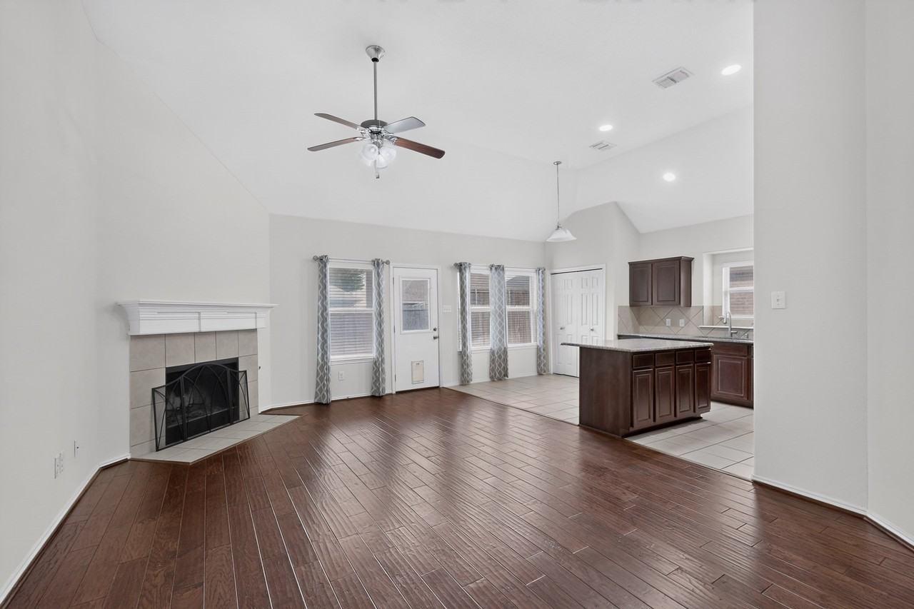 1208 Villa Paloma Blvd - Photo 6 of 36