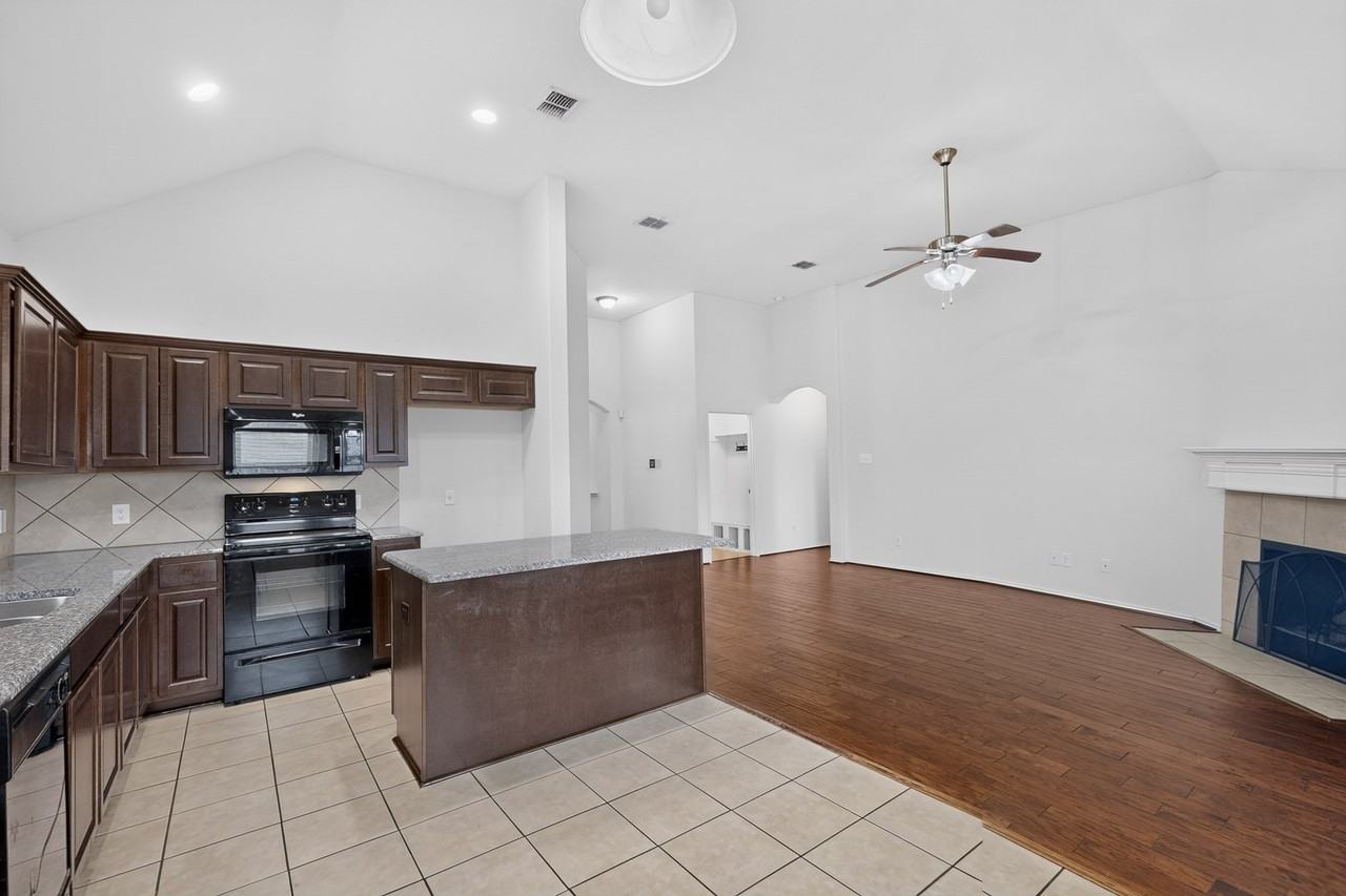 1208 Villa Paloma Blvd - Photo 7 of 36