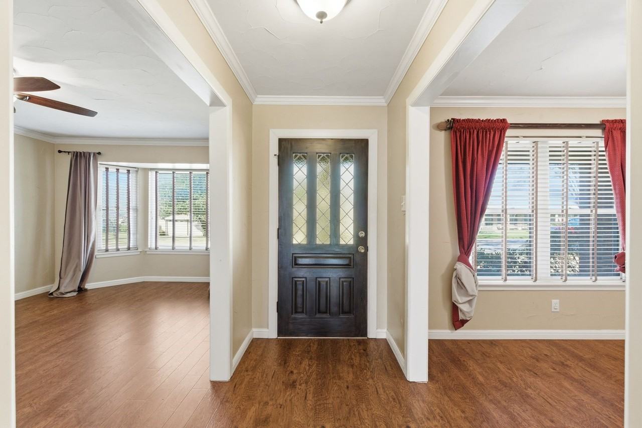 1760 Acorn Ln - Photo 7 of 35