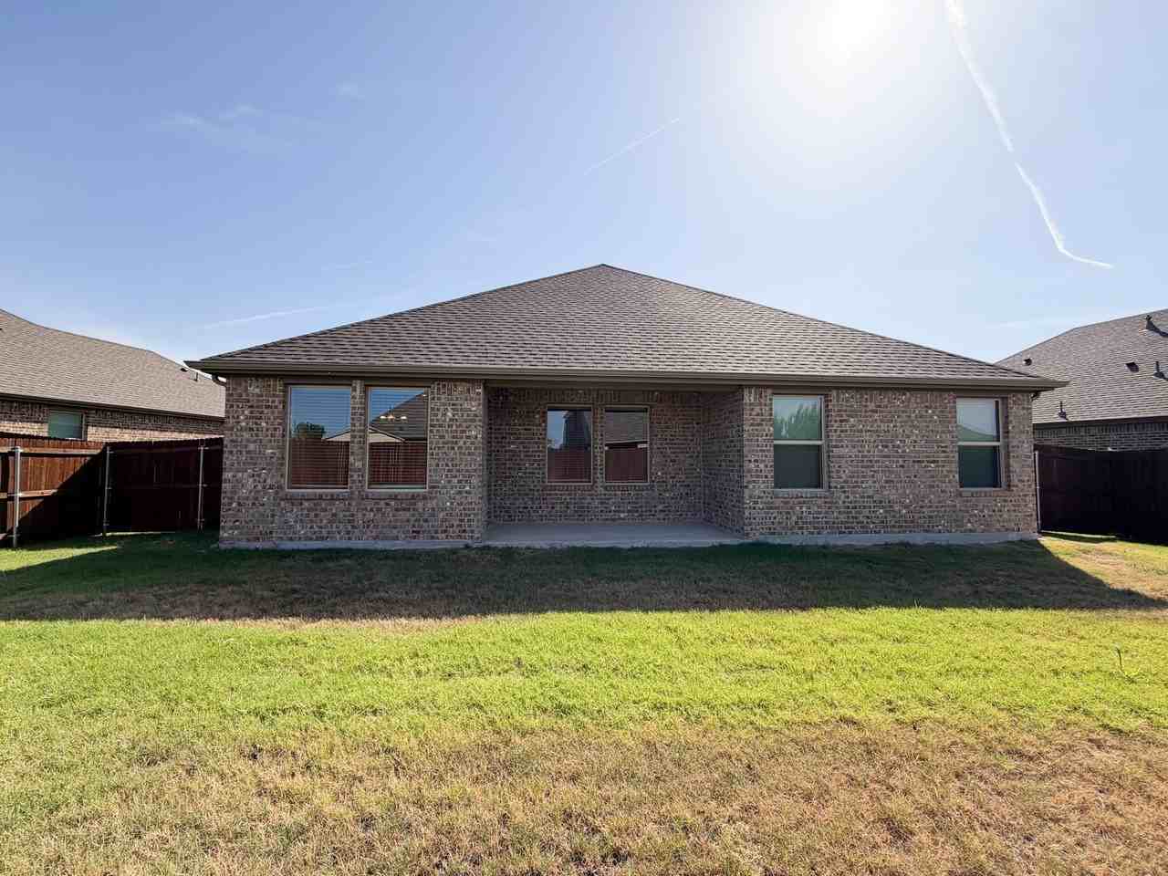369 Thoroughbred St - Photo 4 of 28
