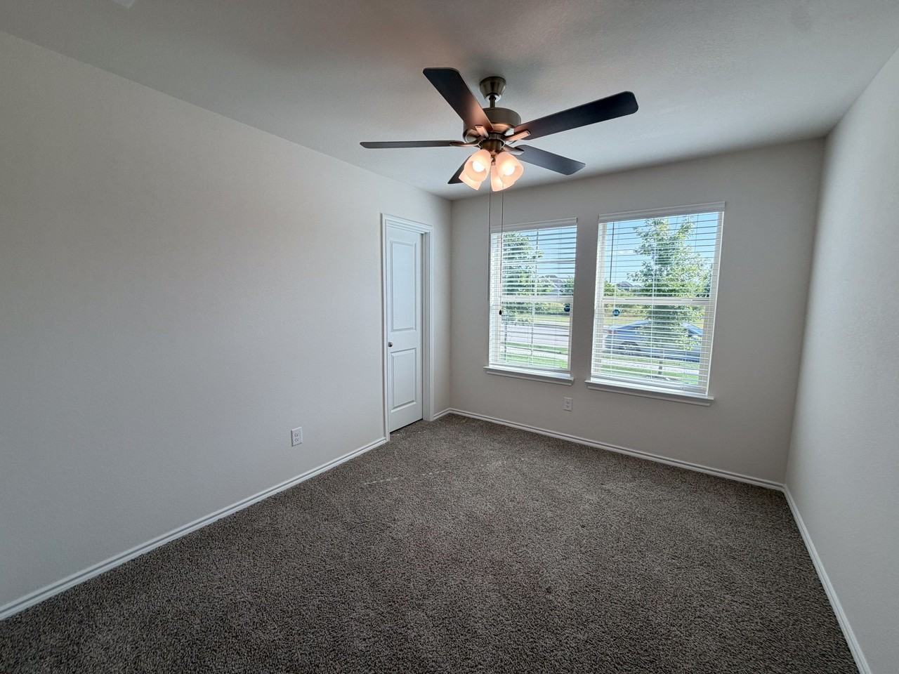 369 Thoroughbred St - Photo 6 of 28