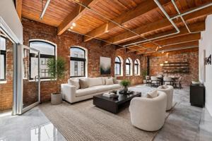 featured image of 509 Elm St #604