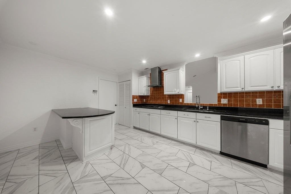 4952 Hollow Ridge Rd - Photo 6 of 32