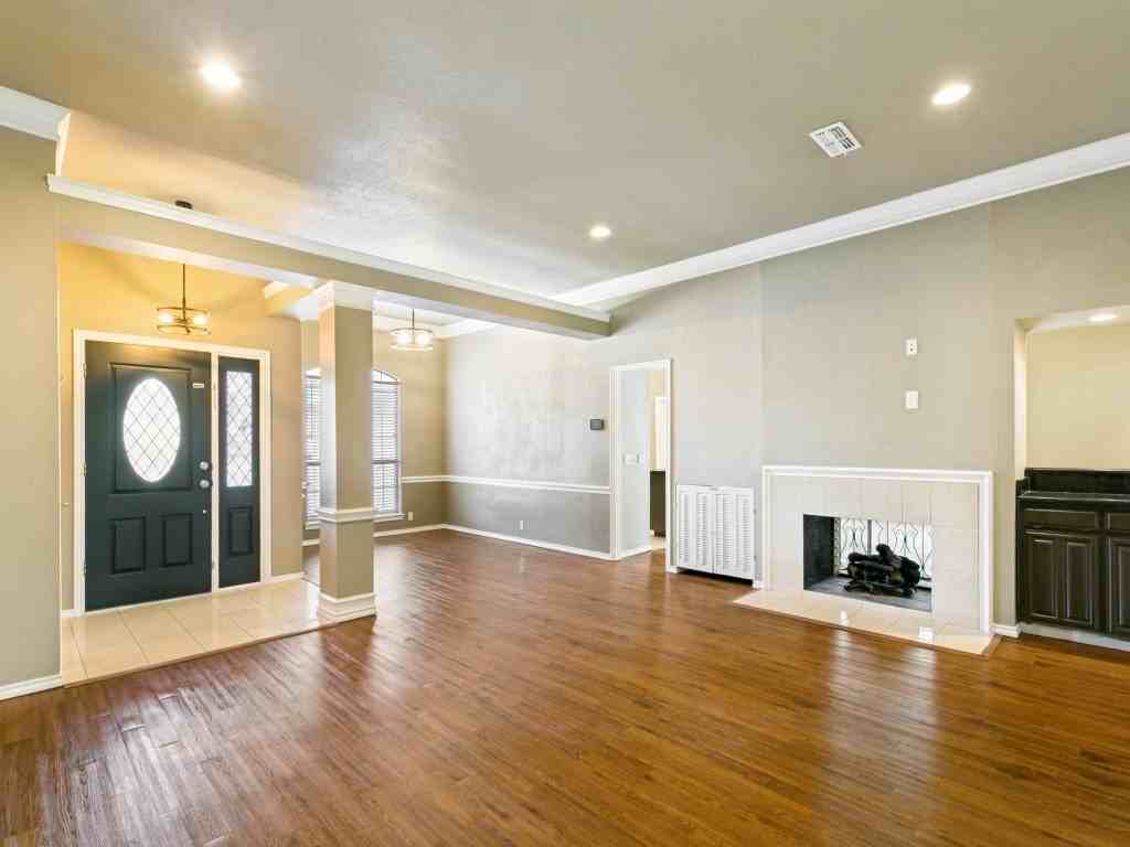 10228 Fieldcrest Dr - Photo 3 of 25