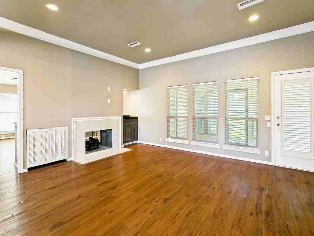 10228 Fieldcrest Dr - Photo 4 of 25