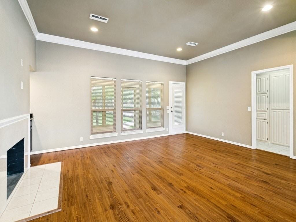 10228 Fieldcrest Dr - Photo 5 of 25