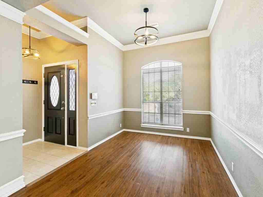 10228 Fieldcrest Dr - Photo 7 of 25