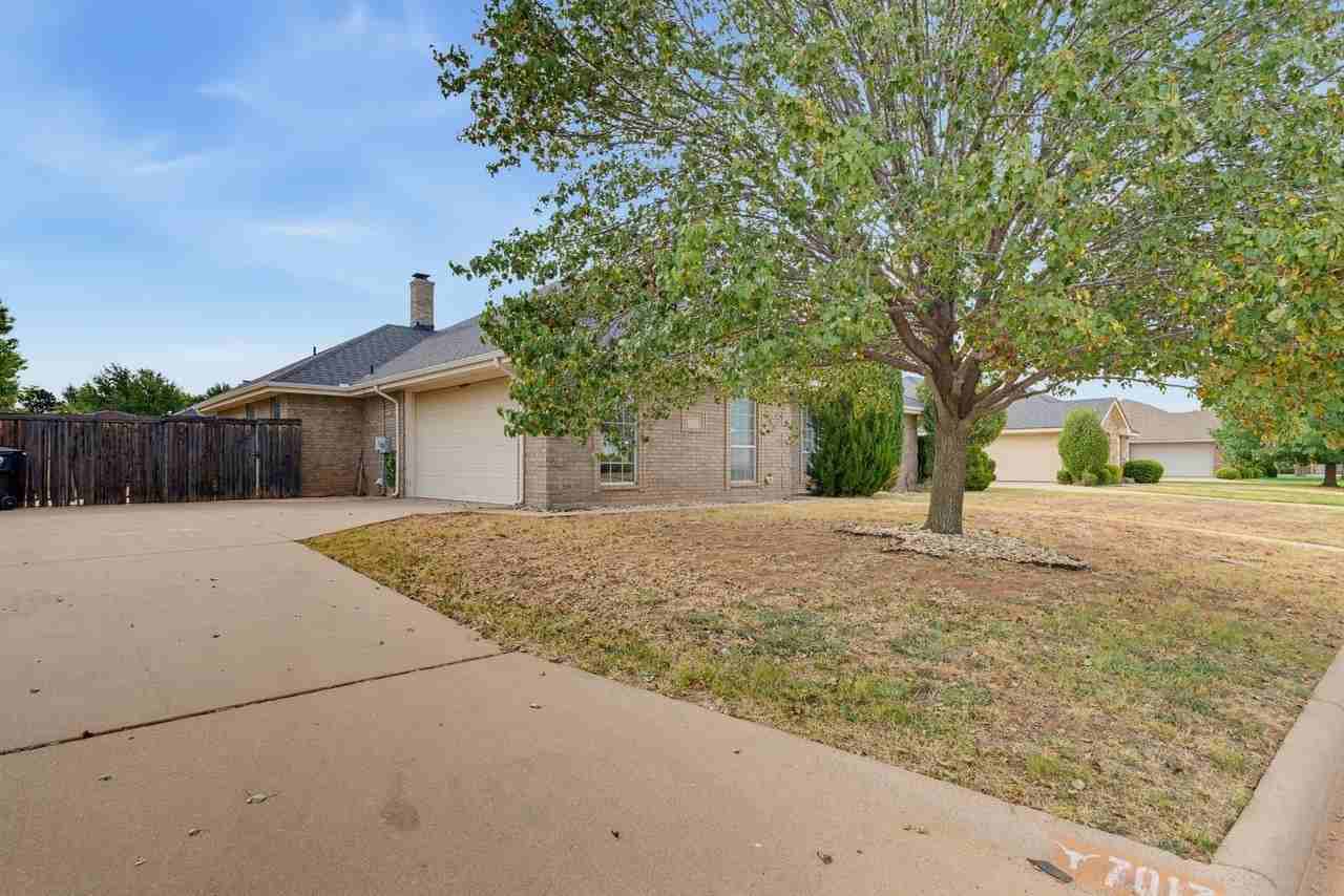 7017 Springwater Ave - Photo 3 of 40