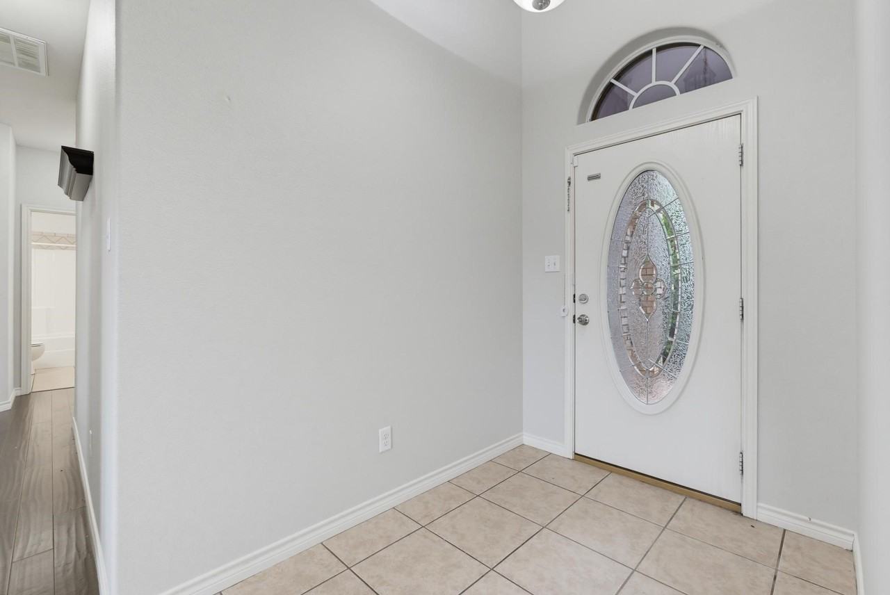 7017 Springwater Ave - Photo 4 of 40