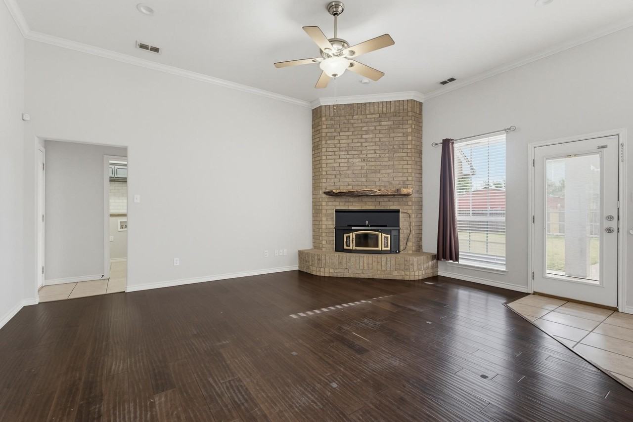 7017 Springwater Ave - Photo 5 of 40