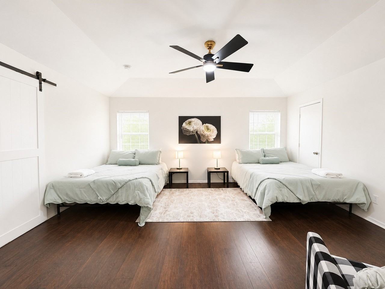 202 N Graves St - Photo 5 of 10
