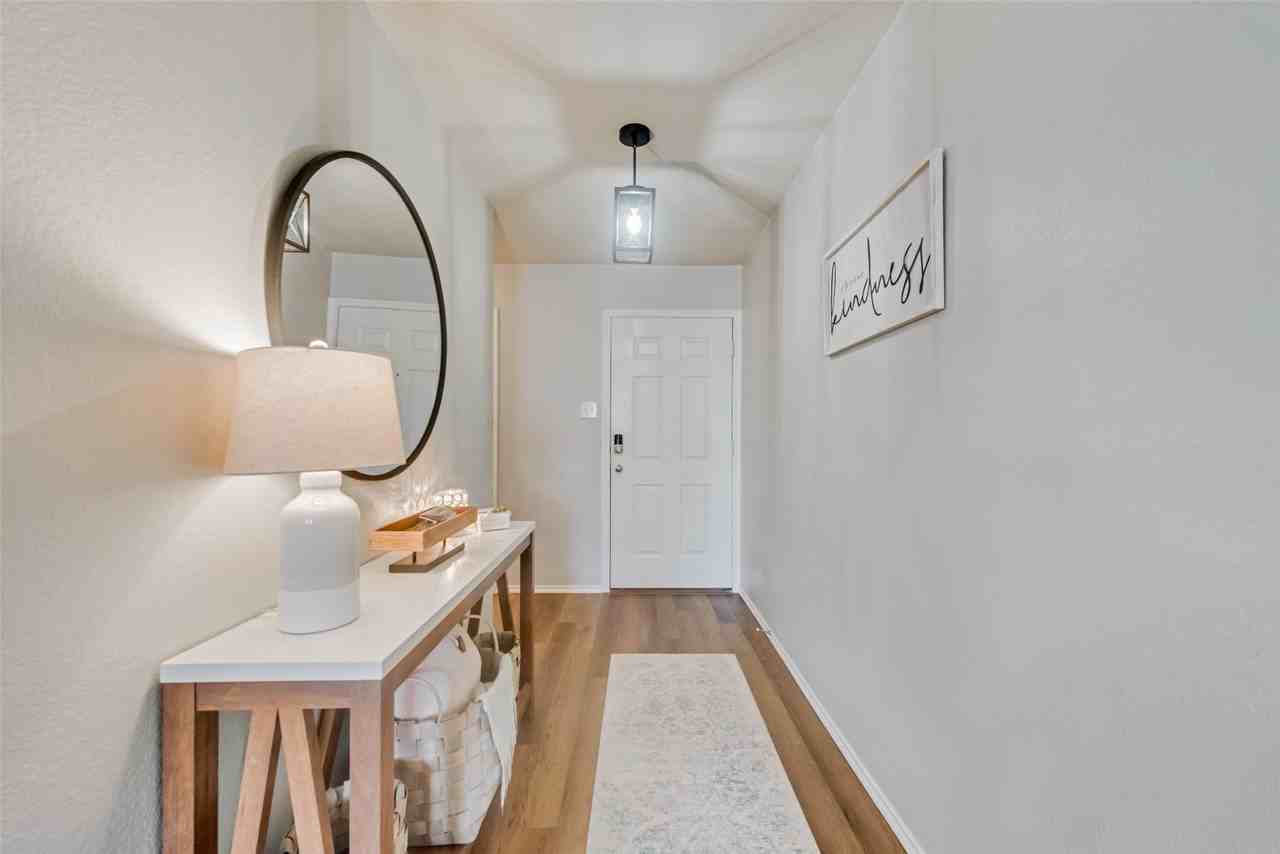 9805 Tanglebrush Dr - Photo 5 of 20