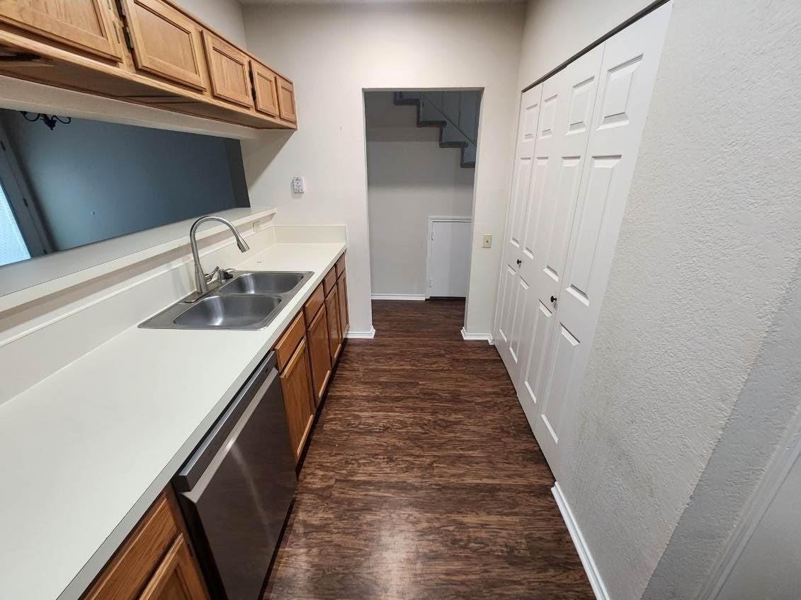 1503 Maybrook Ct - Photo 6 of 21