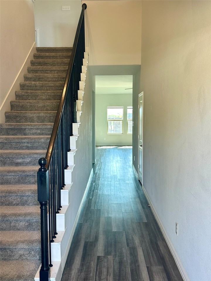 10012 Callan Ln - Photo 4 of 12