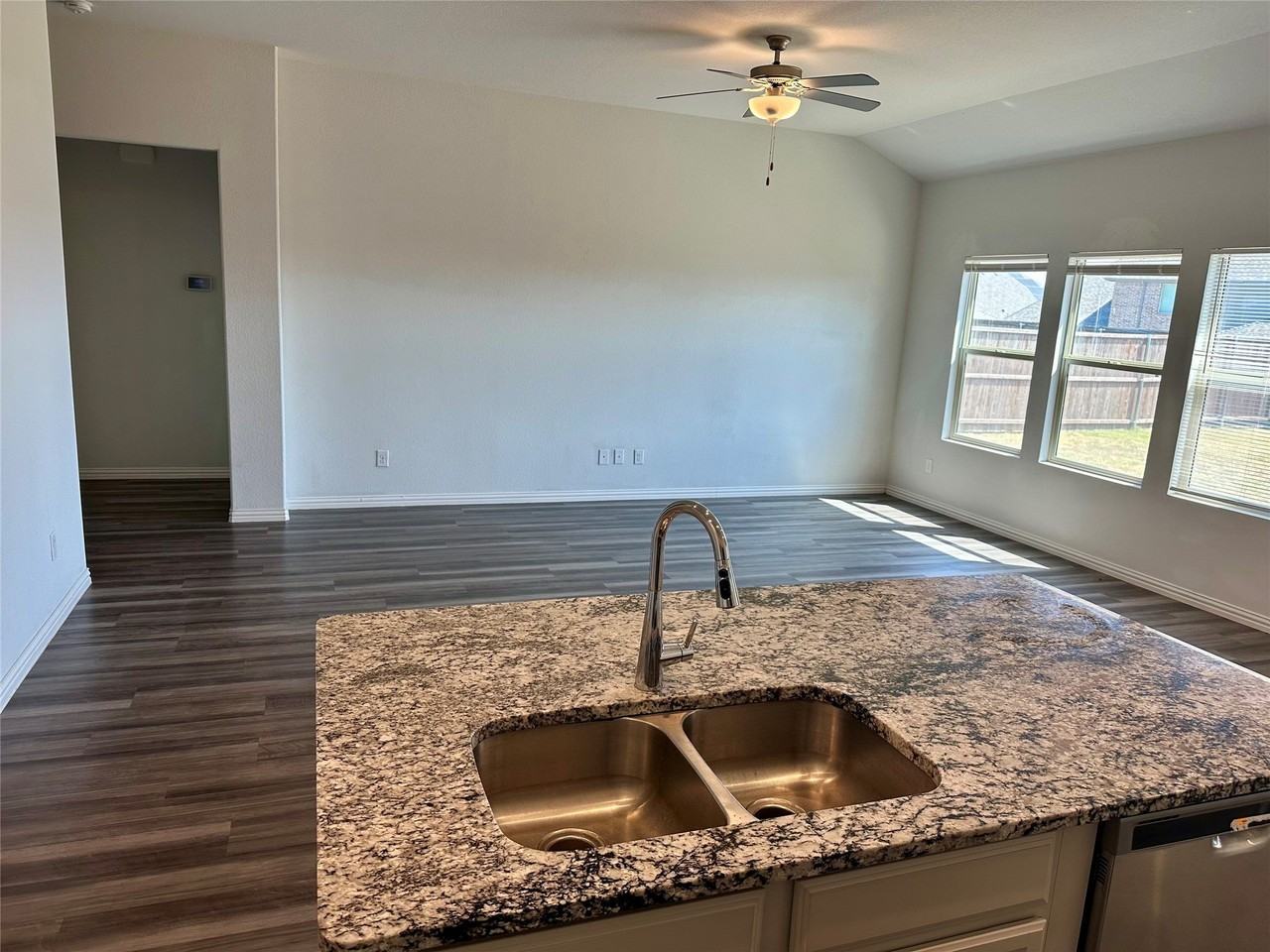 10012 Callan Ln - Photo 7 of 12