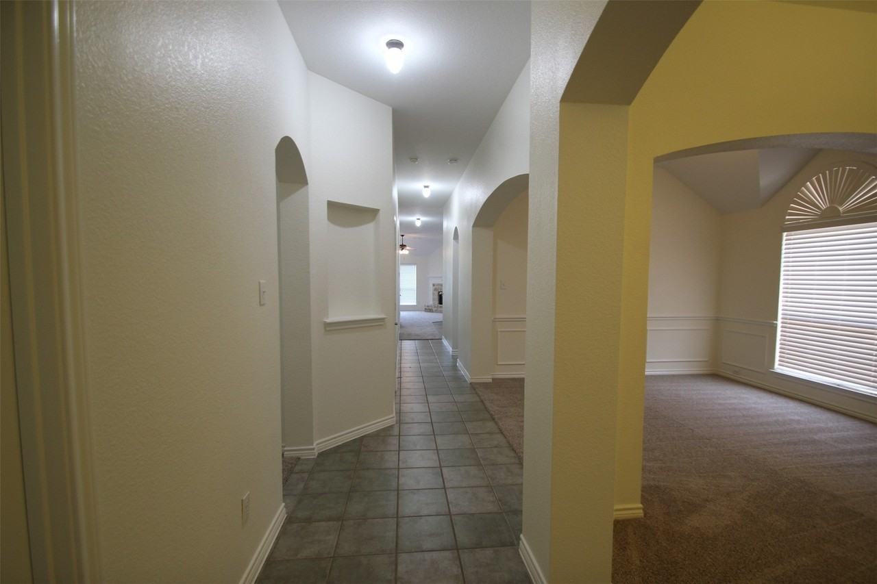 10362 Ferry Farm Ln - Photo 4 of 38