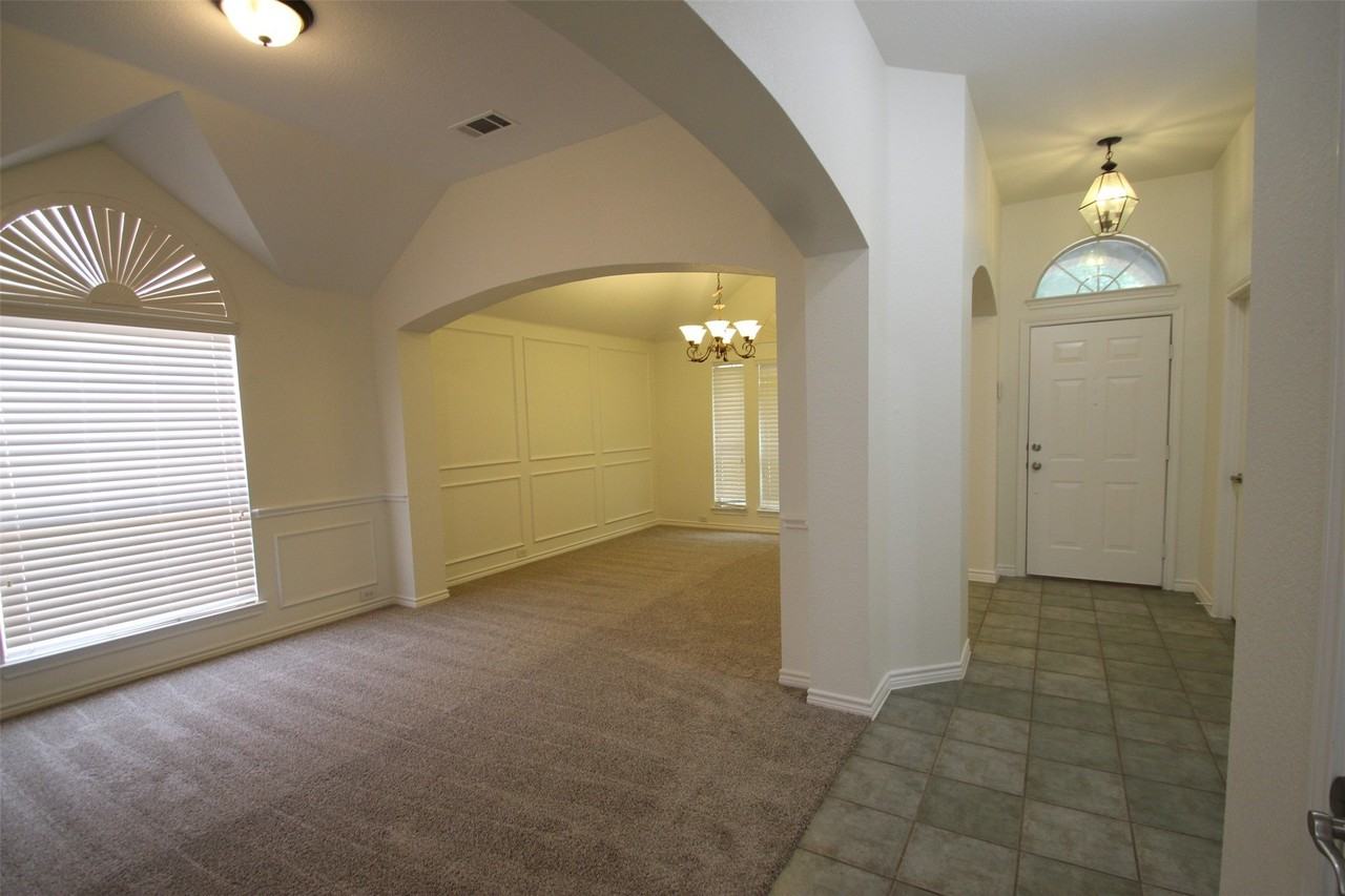 10362 Ferry Farm Ln - Photo 5 of 38
