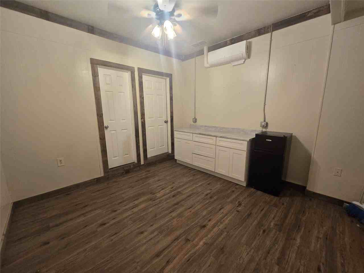 217 E 3rd St #B - Photo 2 of 6