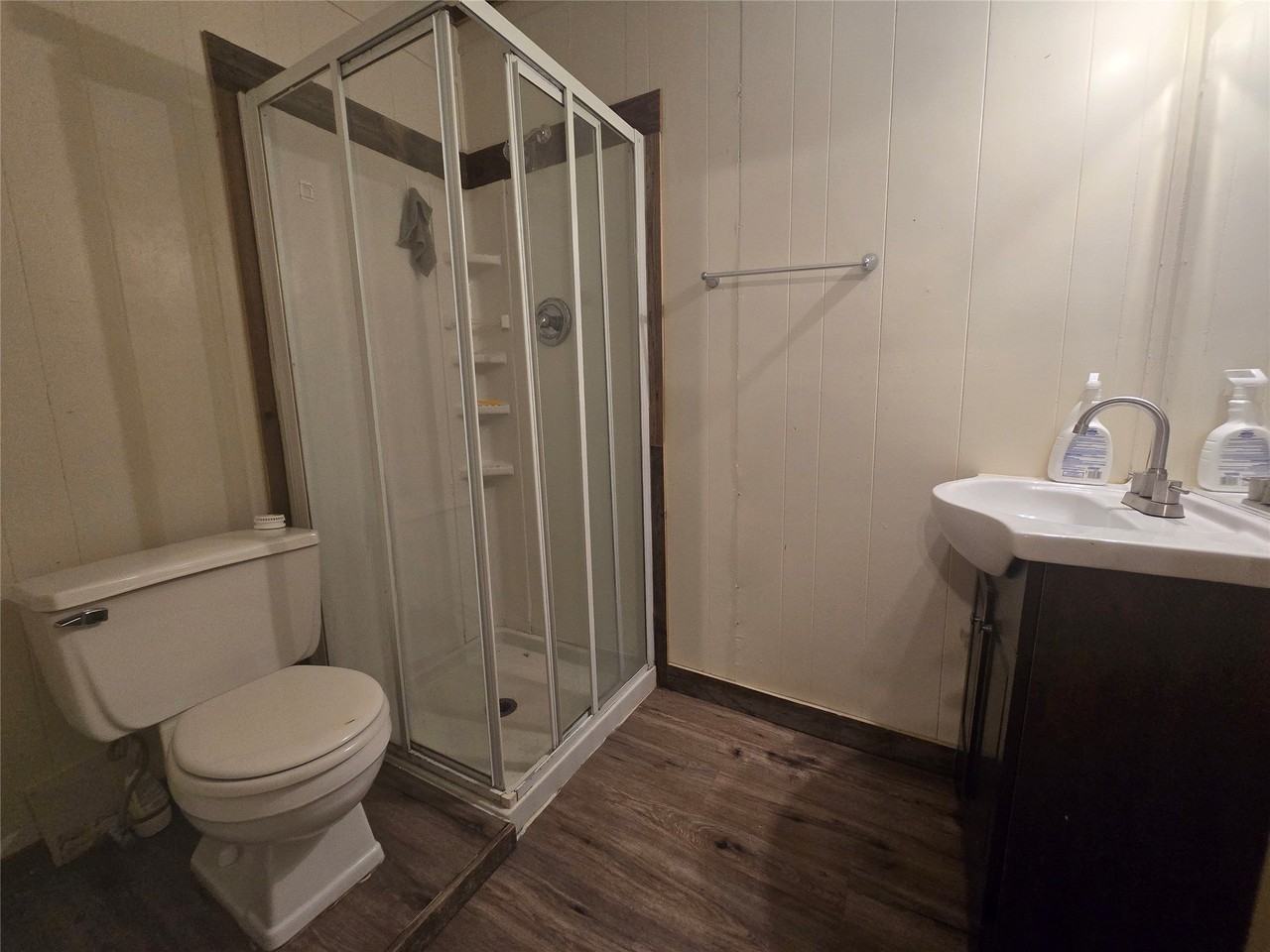 217 E 3rd St #B - Photo 5 of 6