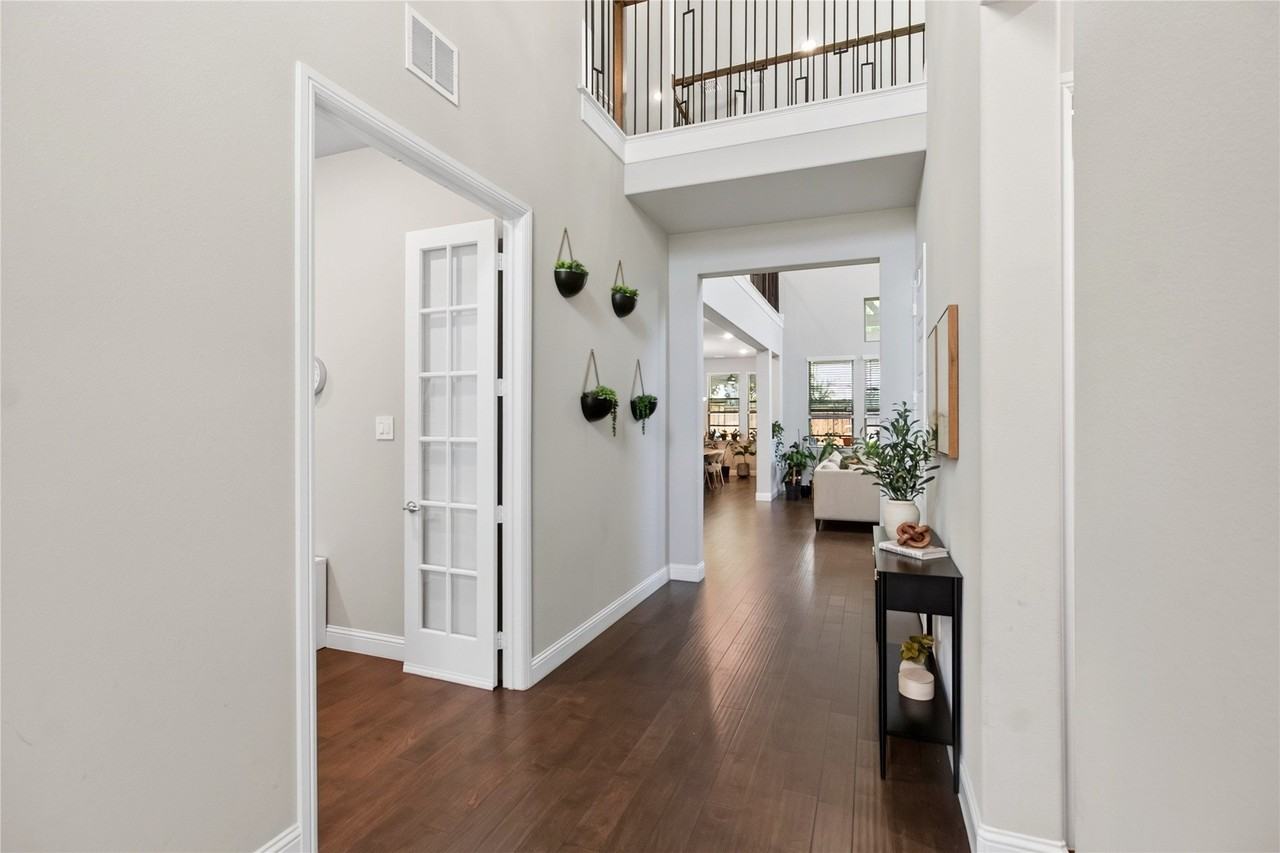 847 Baugh Dr - Photo 4 of 40