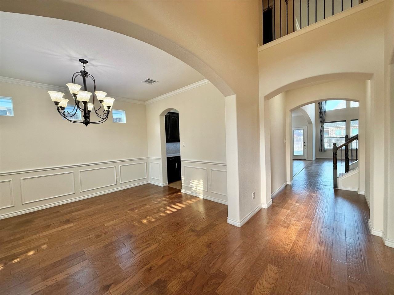 5021 Sunwood Cir - Photo 2 of 36