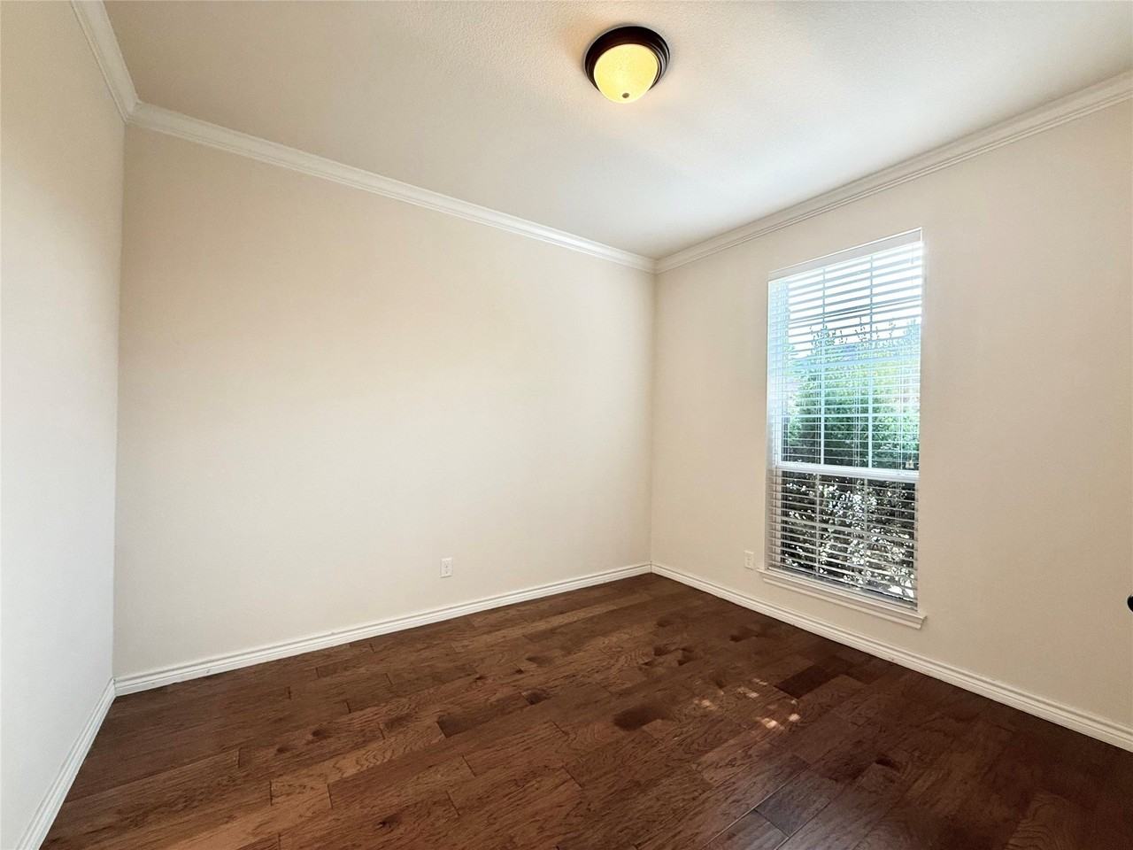 5021 Sunwood Cir - Photo 5 of 36