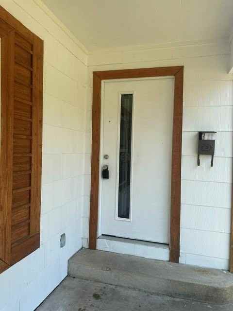 405 Maple Dr - Photo 2 of 11