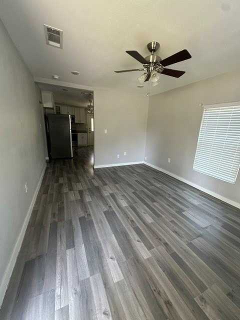 405 Maple Dr - Photo 3 of 11