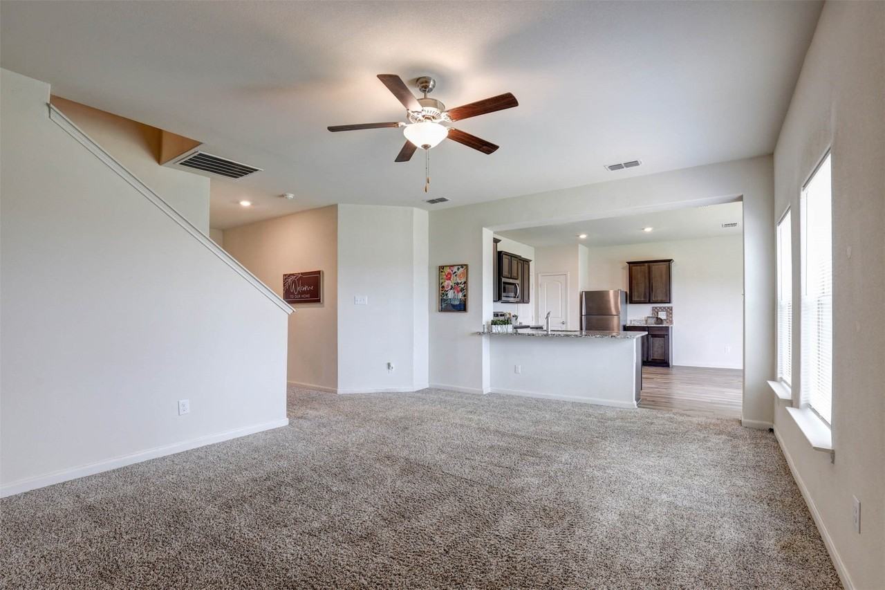 203 Drifter Dr - Photo 2 of 21