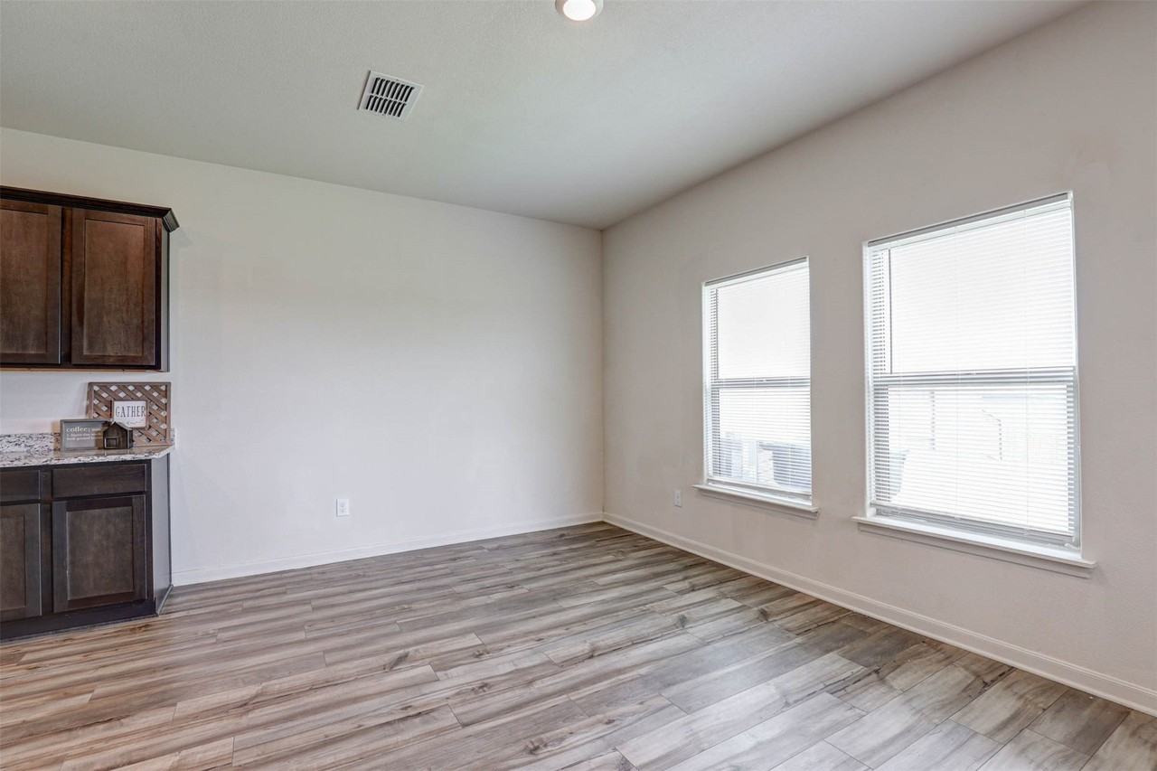 203 Drifter Dr - Photo 5 of 21