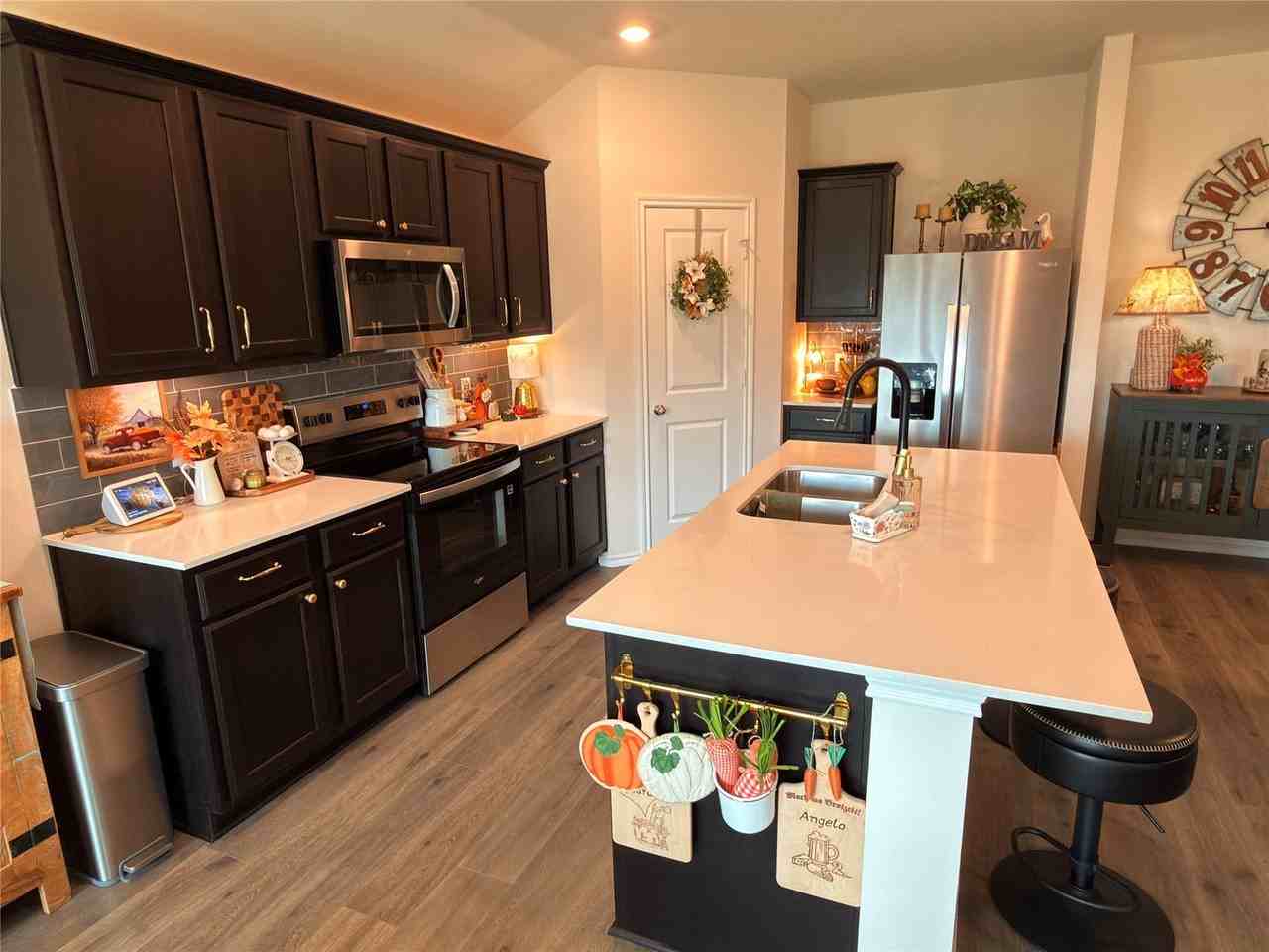 403 Silver Birch Dr - Photo 4 of 14