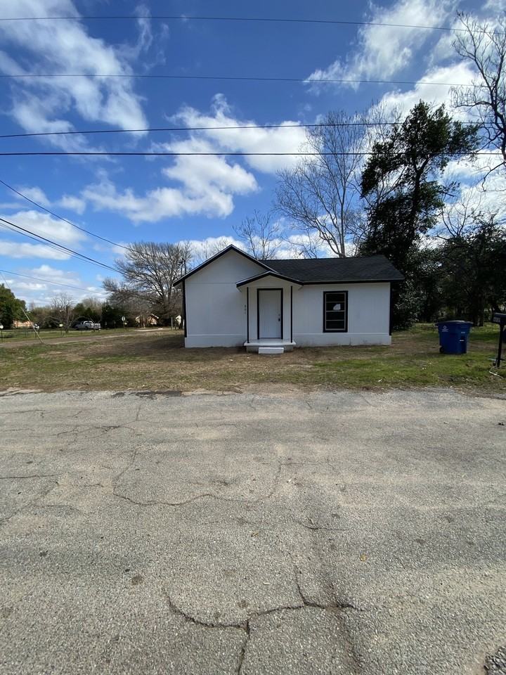 801 Walnut St - Photo 3 of 25