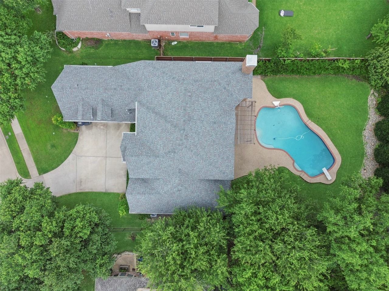 1207 Conroe Dr - Photo 2 of 40