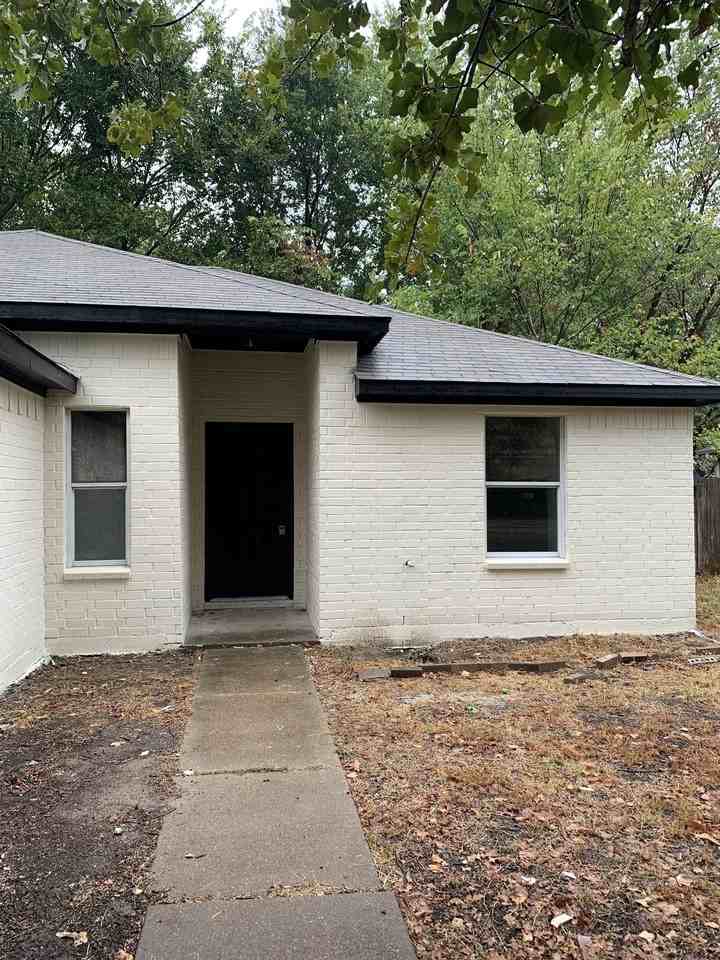 120 Plumthicket Ln - Photo 2 of 20