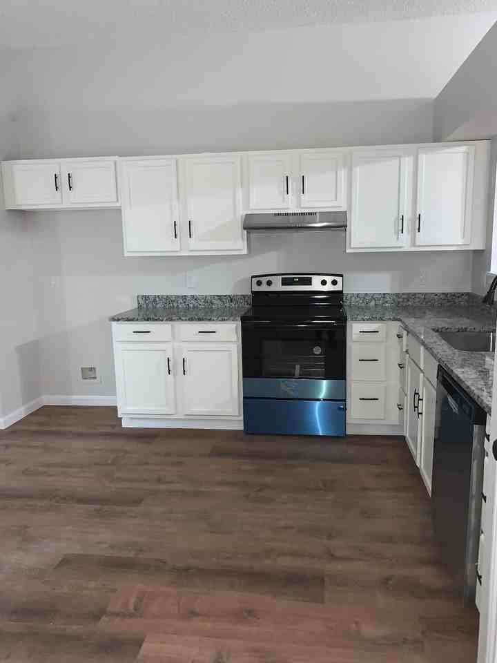 120 Plumthicket Ln - Photo 3 of 20