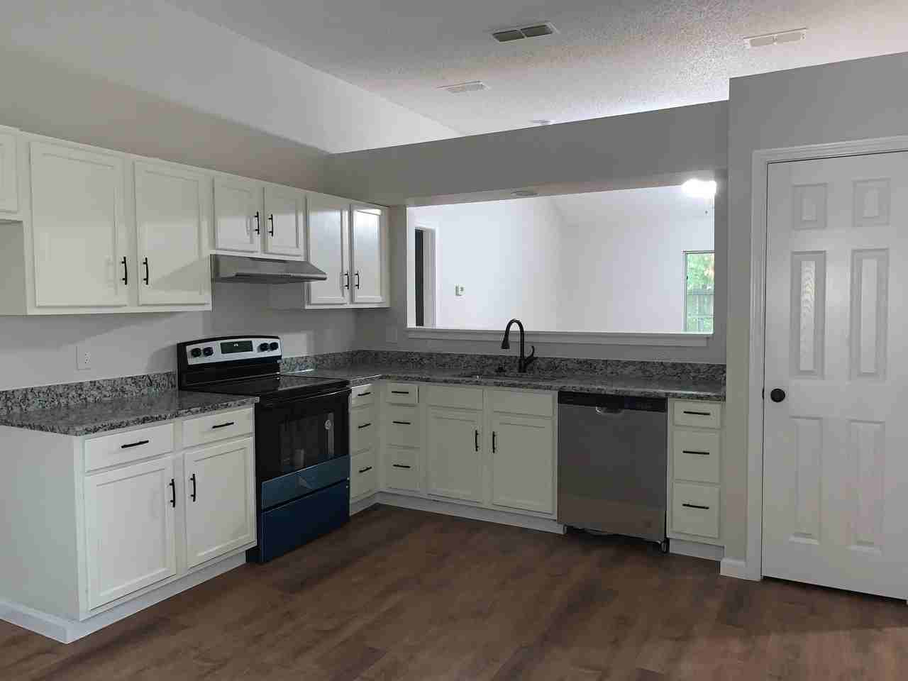120 Plumthicket Ln - Photo 4 of 20