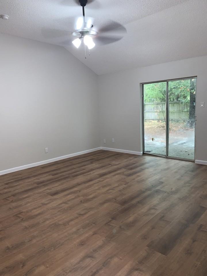 120 Plumthicket Ln - Photo 7 of 20
