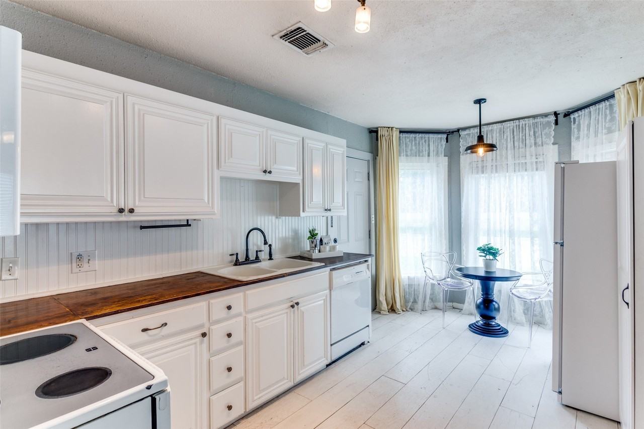 4039 Locke Ave #A - Photo 4 of 13