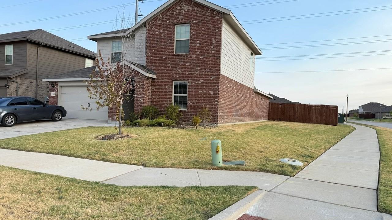 1602 Skyline Dr - Photo 2 of 17