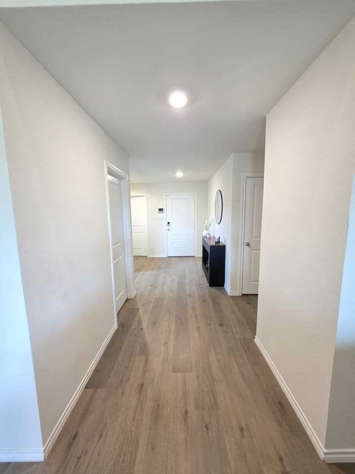 1602 Skyline Dr - Photo 4 of 17