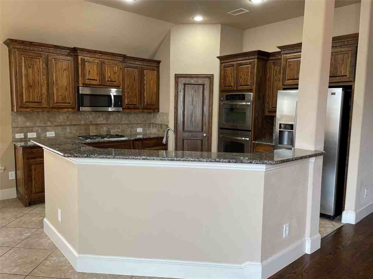 1011 Hot Springs Dr - Photo 4 of 12